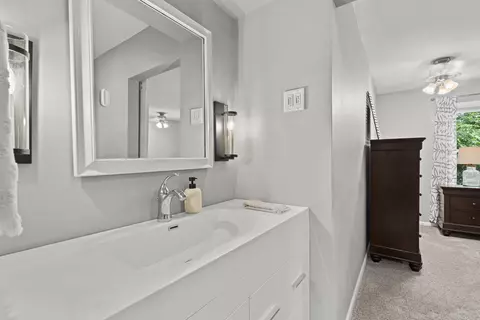 Bath - 717 St Johns, Delafield, WI 53018 photo 2 of 6