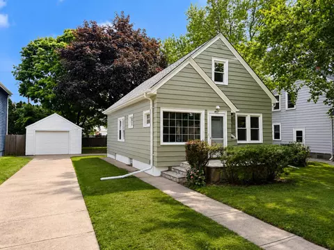 4937 N Hollywood, Whitefish Bay, WI 53217