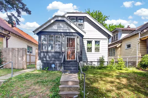 3827 N Dr William Finlayson, Milwaukee, WI 53212