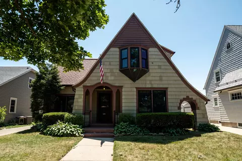 519 72nd, Kenosha, WI 53143