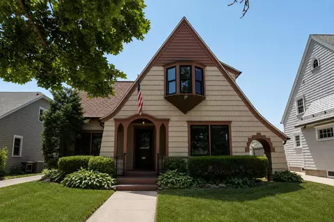 519 72nd, Kenosha, WI 53143