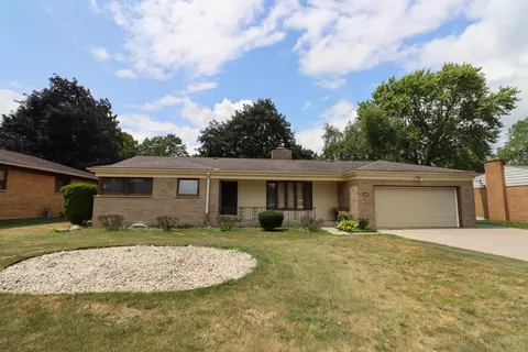 7903 N Fairway, Milwaukee, WI 53223