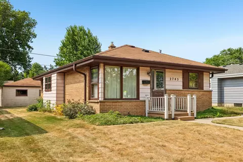 2745 E Bolivar, Saint Francis, WI 53235