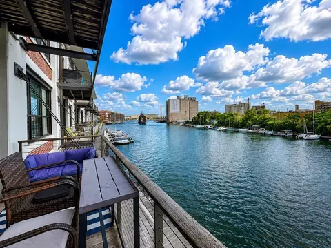 311 Erie #217, Milwaukee, WI 53202