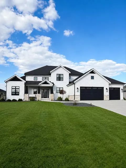 8378 S Nighthawk, Oak Creek, WI 53154