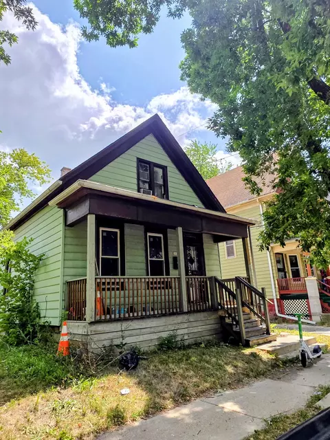 2618 N 17th, Milwaukee, WI 53206