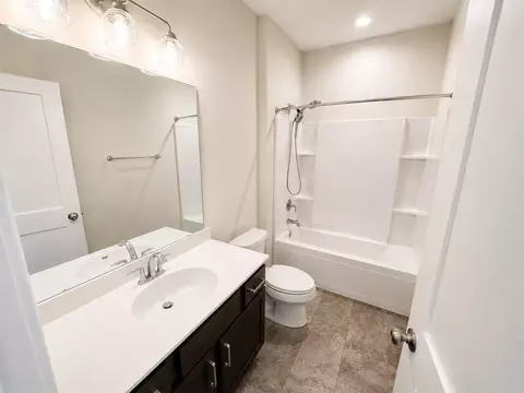 Bath - 534 Foxfield, Oregon, WI 53575 photo 2 of 3