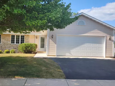 418 E 3rd, Elkhorn, WI 53121