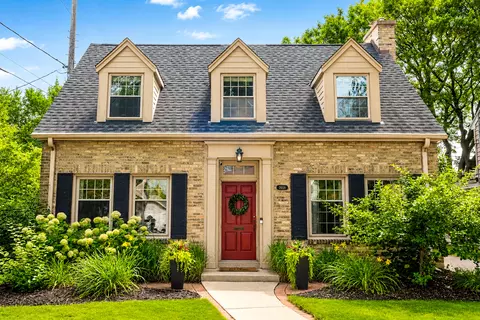 2658 N 88th, Wauwatosa, WI 53226