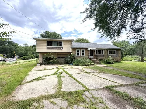 9739 269th, Trevor, WI 53179