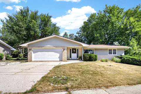 586 Oak, Burlington, WI 53105