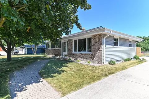 3310 E Woodview, Oak Creek, WI 53154