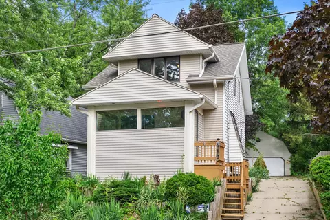 419 Hayes, Racine, WI 53405