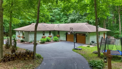 1753 Whispering Woods, Richfield, WI 53076