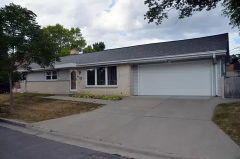 2672 N 115th, Wauwatosa, WI 53226