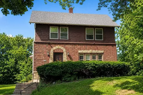 3716 W Sarnow, Milwaukee, WI 53206