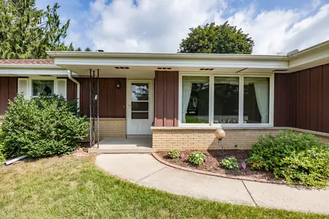 1630 Wallace Lk, Trenton, WI 53090