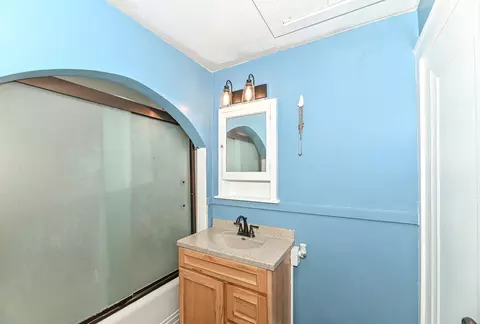 Bath - 1610 Manchester, Beloit, WI 53511 photo 1 of 2