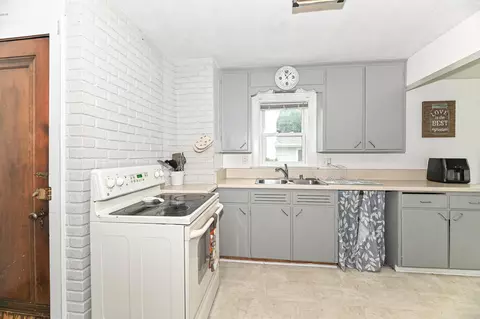 Kitchen - 1610 Manchester, Beloit, WI 53511 photo 4 of 4