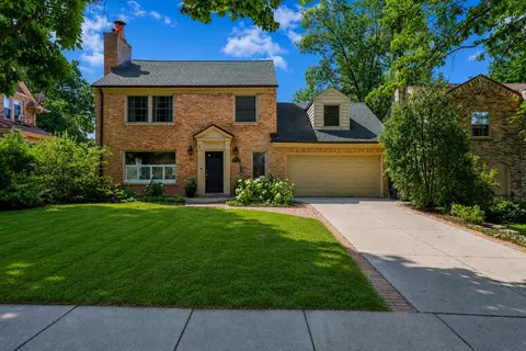 7515 Oakhill, Wauwatosa, WI 53213