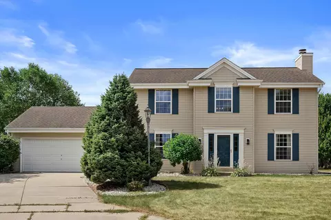 424 North Shr, Pewaukee, WI 53072