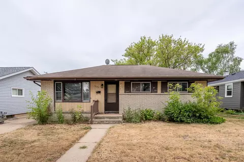 1823 W Aspen, Milwaukee, WI 53221