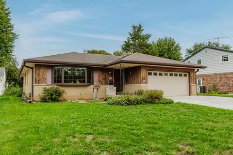 916 S 120th, West Allis, WI 53214