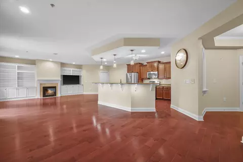 17490 Crest Hl #10, Brookfield, WI 53045