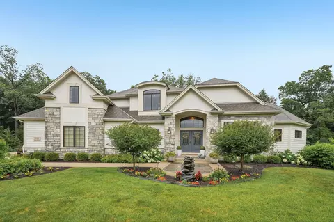 1646 Twisted Oak, Hartland, WI 53029