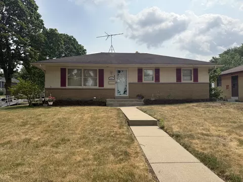8827 W Rohr, Milwaukee, WI 53225