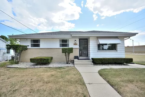 4460 S 21, Milwaukee, WI 53221