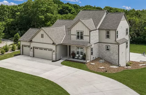 5932 S Quarry Park, New Berlin, WI 53146