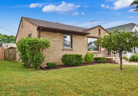 1726 Grams, Sheboygan, WI 53081