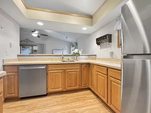 Kitchen - 2264 Circle Rdg #D, Delafield, WI 53018 photo 4 of 4