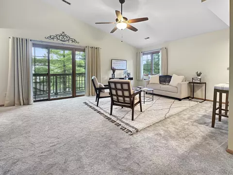 Living - 2264 Circle Rdg #D, Delafield, WI 53018 photo 3 of 4