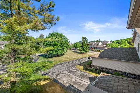 Exterior - 2264 Circle Rdg #D, Delafield, WI 53018 photo 3 of 4