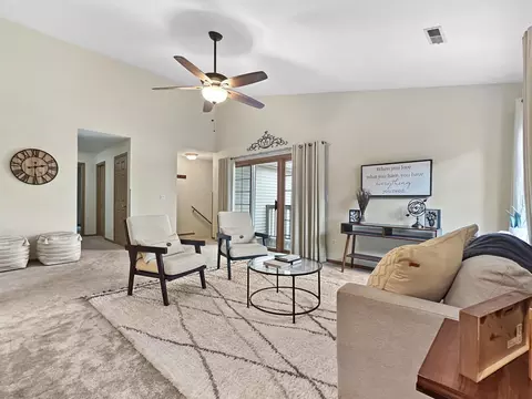 Living - 2264 Circle Rdg #D, Delafield, WI 53018 photo 2 of 4