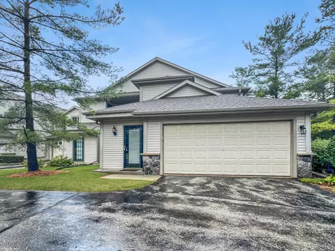 Exterior - 2264 Circle Rdg #D, Delafield, WI 53018 photo 4 of 4