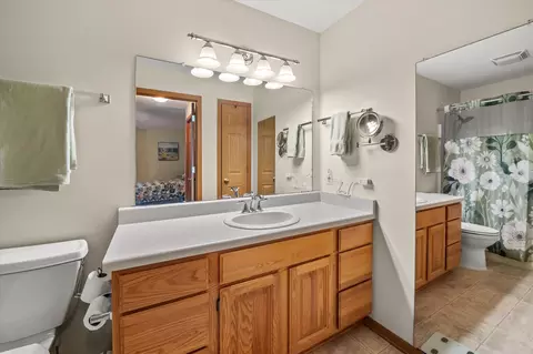Bath - 2264 Circle Rdg #D, Delafield, WI 53018 photo 1 of 1