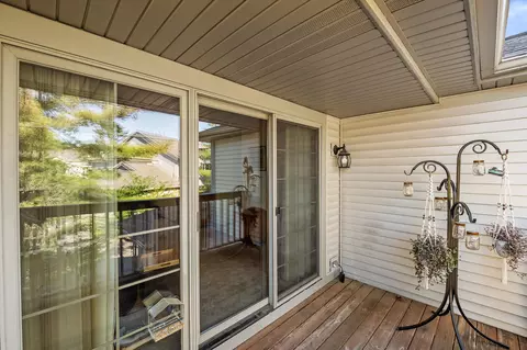 Exterior - 2264 Circle Rdg #D, Delafield, WI 53018 photo 2 of 4