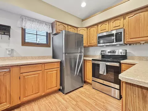 Kitchen - 2264 Circle Rdg #D, Delafield, WI 53018 photo 3 of 4