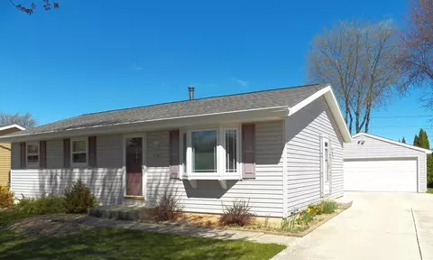 941 S 41st, Manitowoc, WI 54220