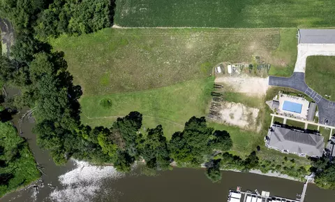603 Sandy Pt, Harpers Ferry, IA 52146