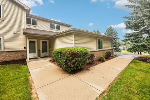 842 Evergreen #1, Hartford, WI 53027
