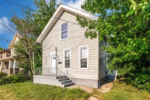 1215 Racine, Racine, WI 53403