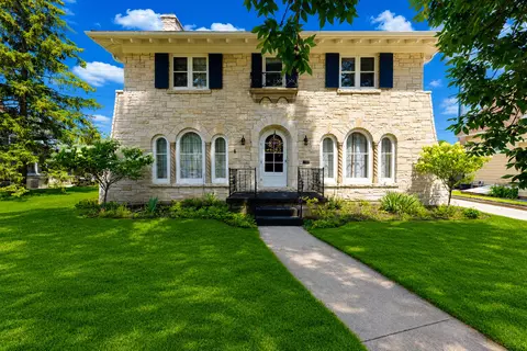 208 W Chestnut, Port Washington, WI 53074