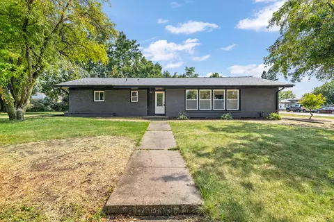 525 W Loos, Hartford, WI 53027