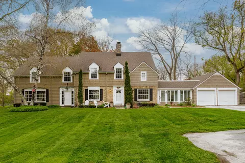 825 Lone Tree, Elm Grove, WI 53122