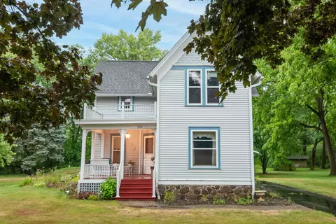 216 W Main, Wales, WI 53183