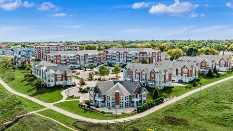 3862 S S Lk #105, Saint Francis, WI 53235